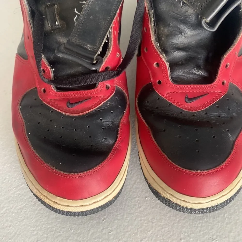 Nike Air Force 1 Mid Bred